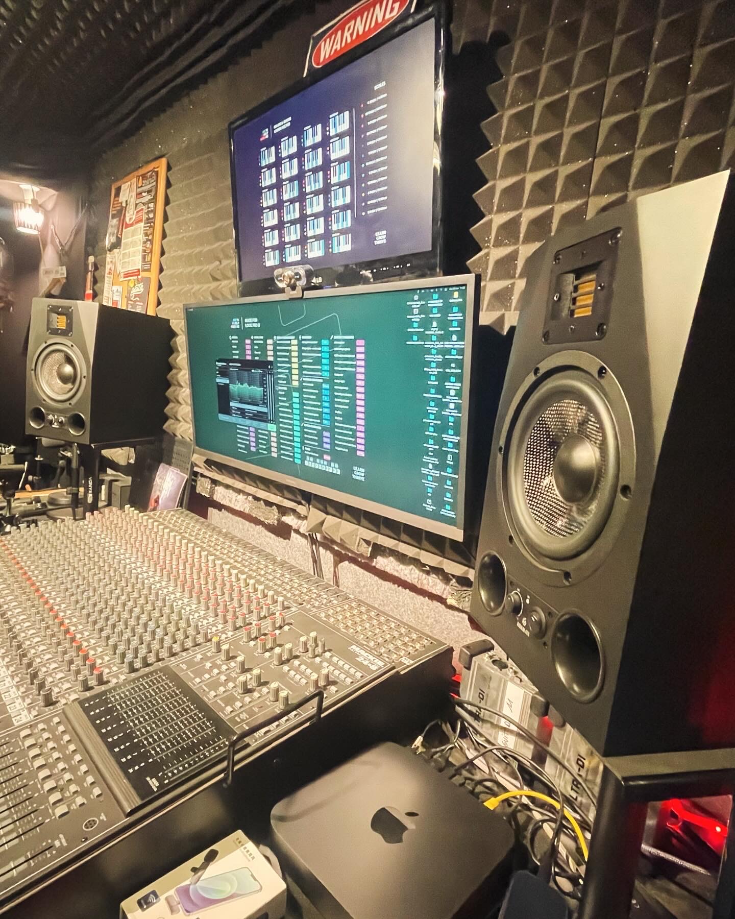 Estudio y control de producción de Unnamed Records BCN
